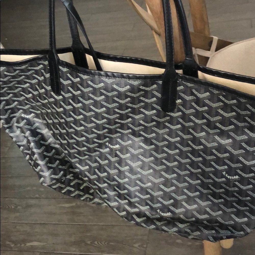 Small tote black with pouch attached